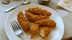 Chicken fingers stile Raising Cane’s: la pastella freddissima per una crosta super croccante
