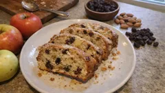 Pan di mele rustico: il dolce di casa ricco di mele, uvetta e mandorle