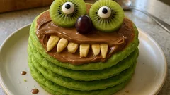 Pancake di Halloween soffici e verdi: la ricetta facile da decorare con la frutta